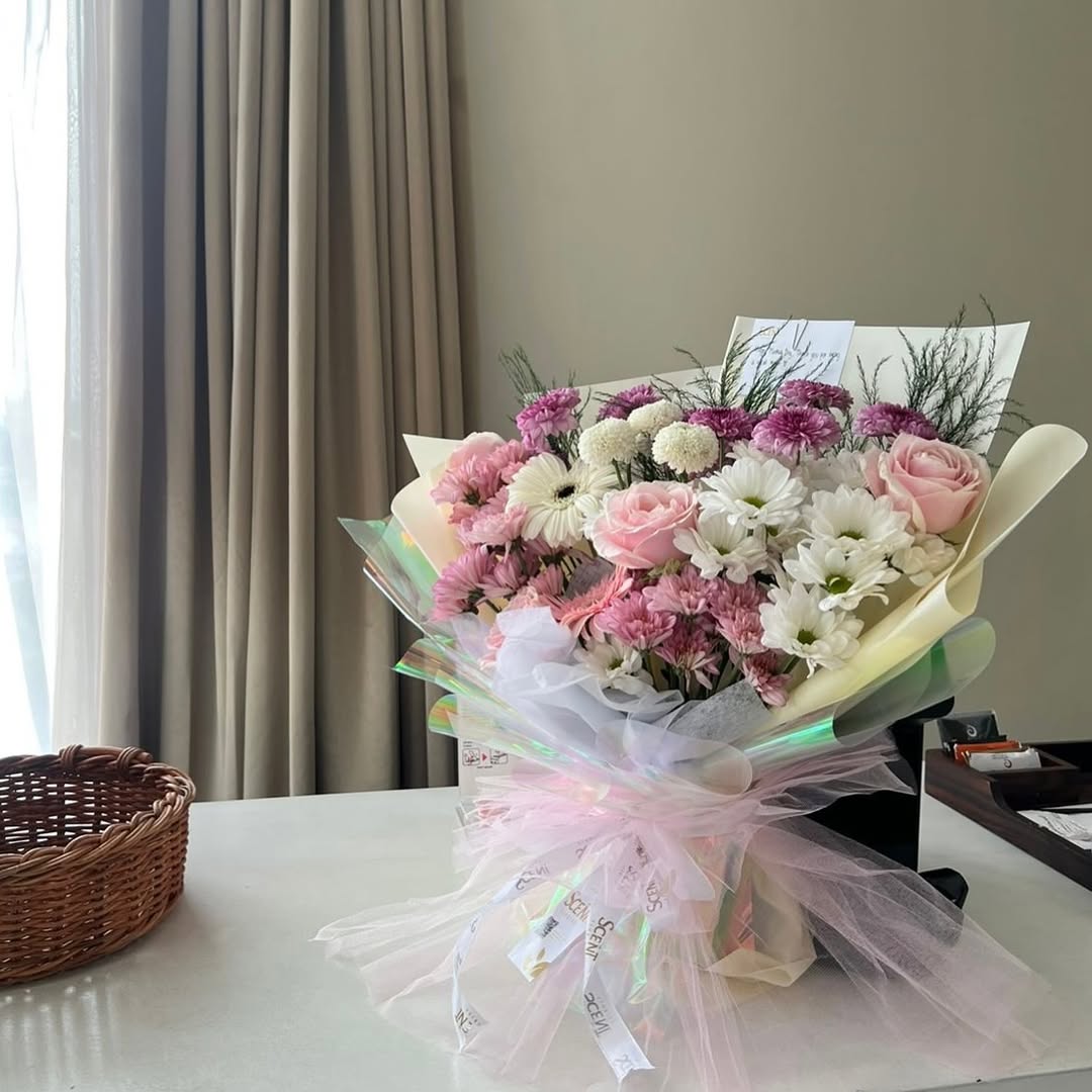 Rangkaian Anggrek Potted White Orchids 6 Stems yang Elegan